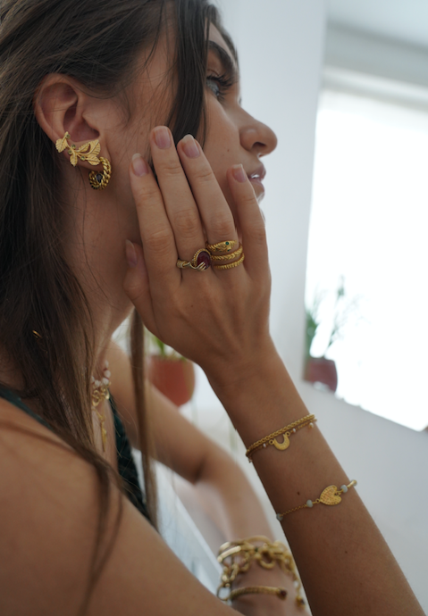 Moon and pearl gold bracelet styling