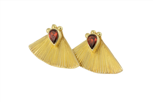 garnet gold studs earrings